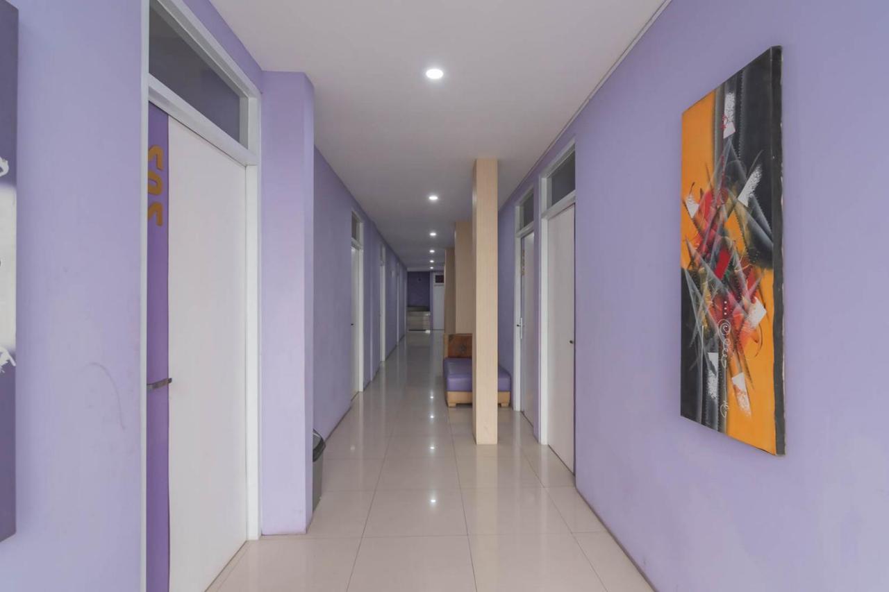 Wisma tamu Reddoorz @ Gatot Subroto Street 3 Bandung